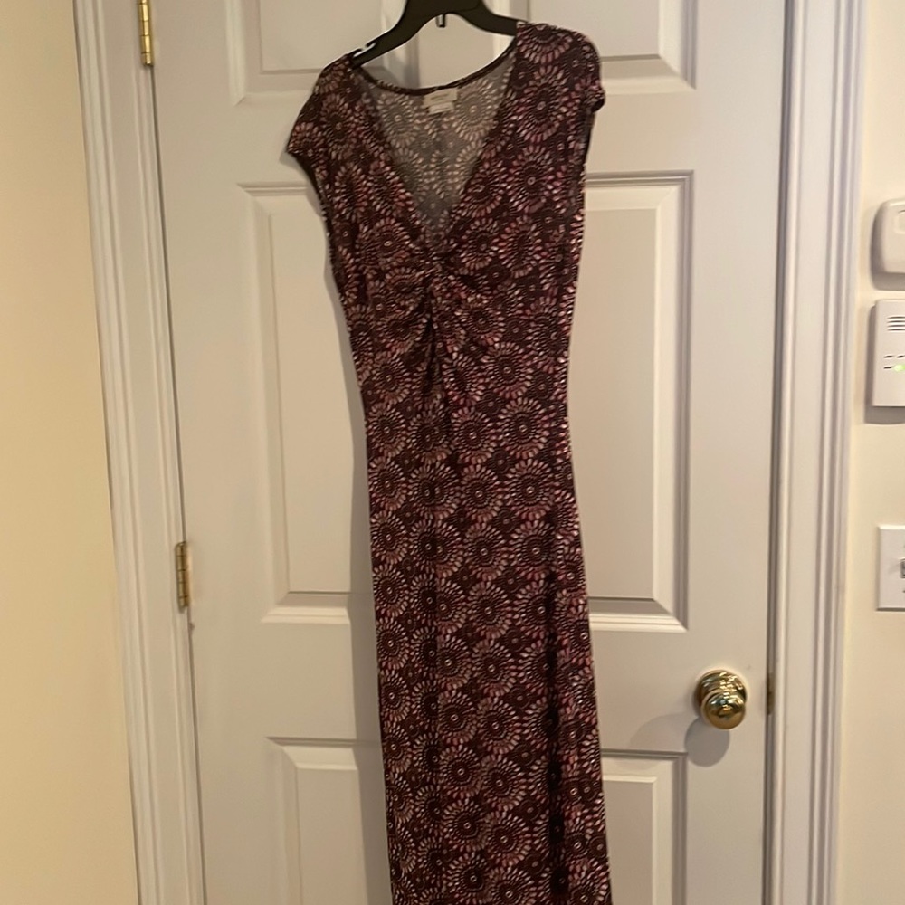 Van Huesen dress. Size 6. Drapes beautifully.